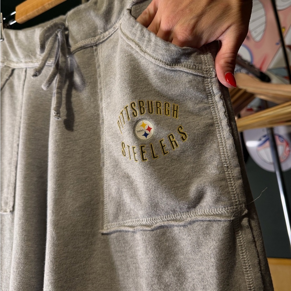 NFL Team Pittsburgh Steelers Football Gray Women’s Capri Pocket Shorts - Picture 3 of 6